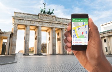 Restoranlar onun smartphone cep telefonu ile arama kişinin