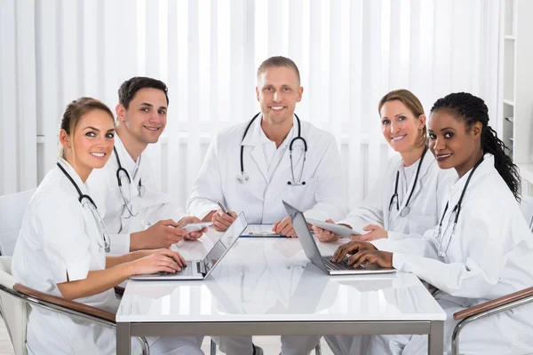 Doctors With Digital Tablets And Laptops — Stock Photo, Image