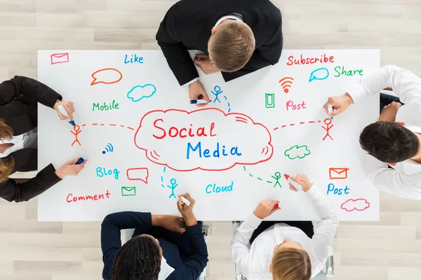 Werknemers die sociale Media Diagram — Stockfoto