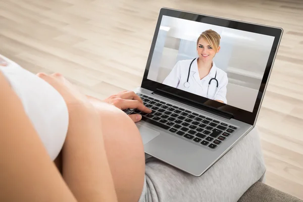 Gravida Femeie Videoconferinta Cu Doctor — Fotografie, imagine de stoc