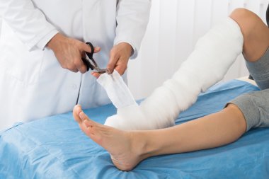 Doktor hasta bacak sarmak