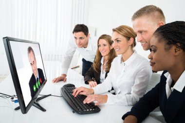 Bilgisayarda ofis video konferans
