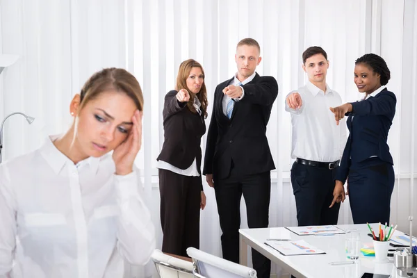 Frustrato femmina collega in ufficio — Foto Stock