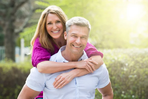 Happy Couple Embracing — Stock Photo, Image