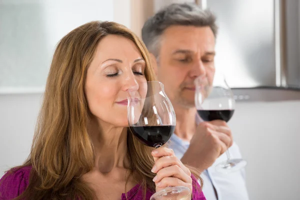 Couple Tasting Glass Of Wine — Stock Photo, Image