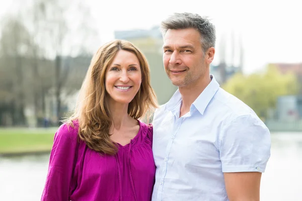 Smiling Mature Couple — Stock Photo, Image