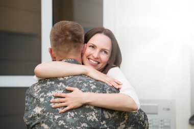 Mutlu karısı kocası sarılma