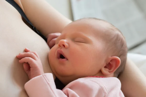 Mère avec bébé fille — Photo