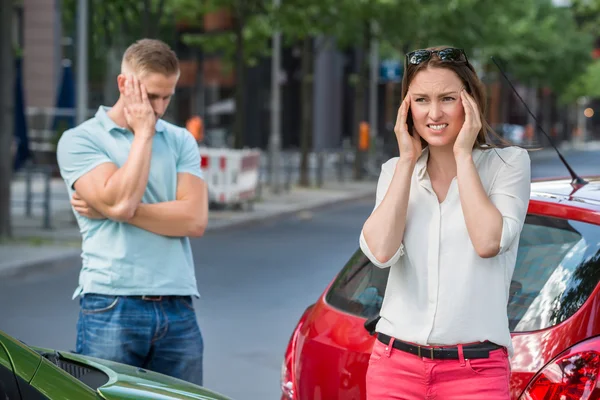 Vrouw hoofd pijn lijden — Stockfoto