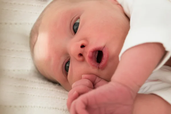 Primer plano de una niña —  Fotos de Stock