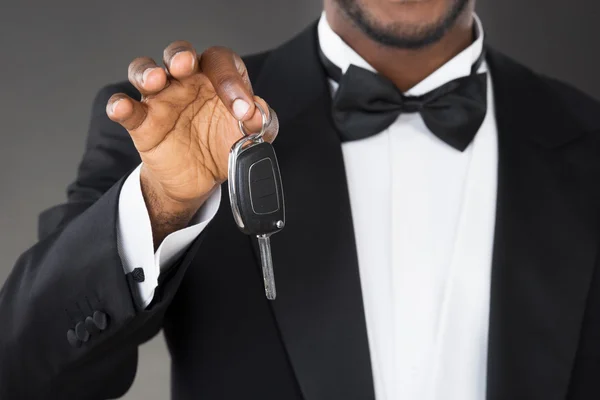 Close-up Of Waiter Holding Car Key — Stock Photo, Image