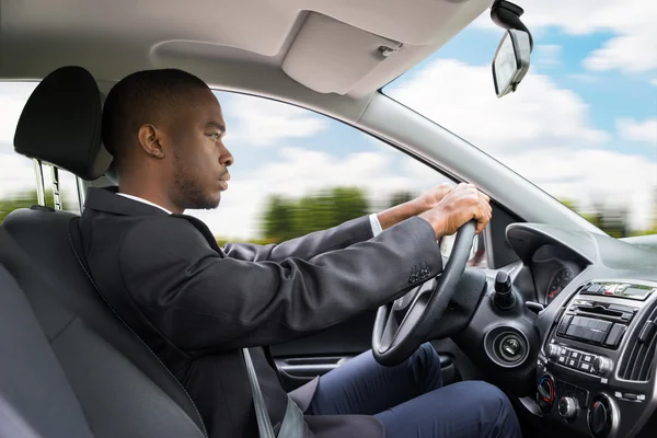 Zakenman-rijdende auto — Stockfoto