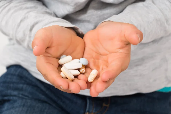 Gyermek kézi üzem tabletták — Stock Fotó