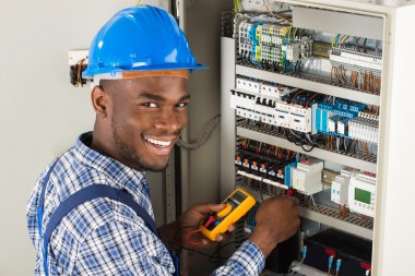 teknisyen fusebox multimetre prob ile incelenmesi