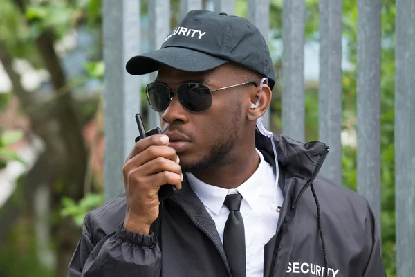 Security Guard Using Walkie-Talkie — Stock Photo, Image