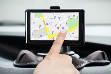 Dişinin el GPS navigasyon kullanarak 