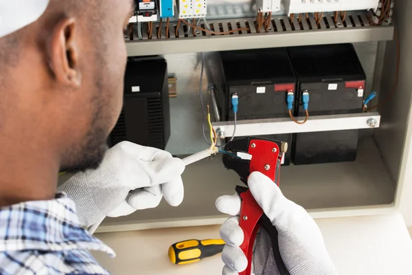 Electrician Stripping Electrical Wires — Stock Photo, Image