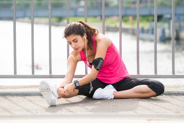 Femme faisant des exercices — Photo