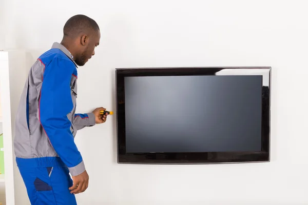 Male Technician Repairing Television — Stock Photo, Image