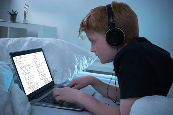 Boy Programming On Laptop — Stock Photo, Image