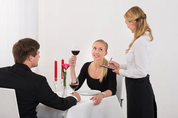 Waitress Taking An Order From A Couple — Stock Photo, Image