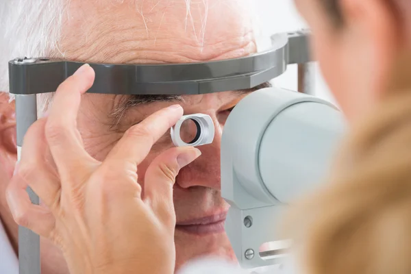 Man Checking Eyesight In Clinic — Stock Photo, Image