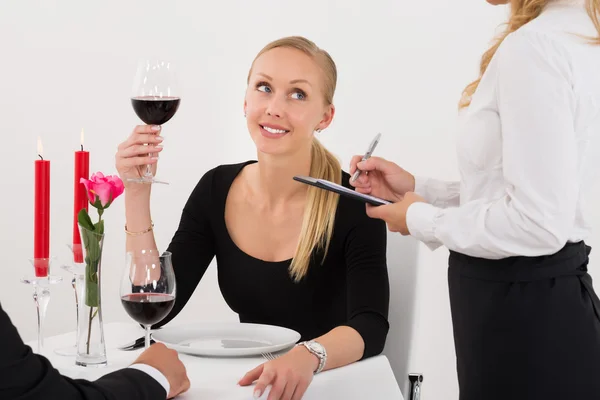 Waitress Taking An Order From A Couple — Stock Photo, Image