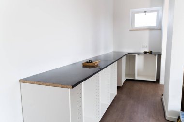 Modüler Mutfak Yenileme. Ev Eşyaları Kurulumu ve Yenileme