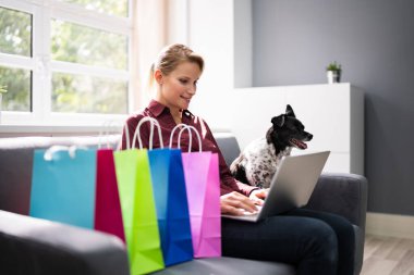 Etrade Online Shopping on Sofa Kullanımı Laptop