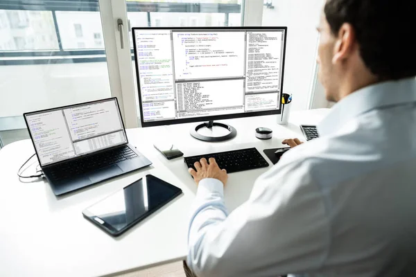 Programvaruutvecklare Programmerare Som Arbetar Datorn Office — Stockfoto