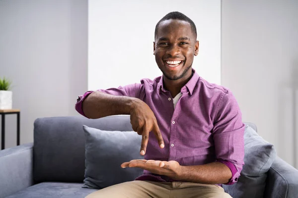 Afroamerikanischer Gehörloser Benutzt Gebärdensprache — Stockfoto