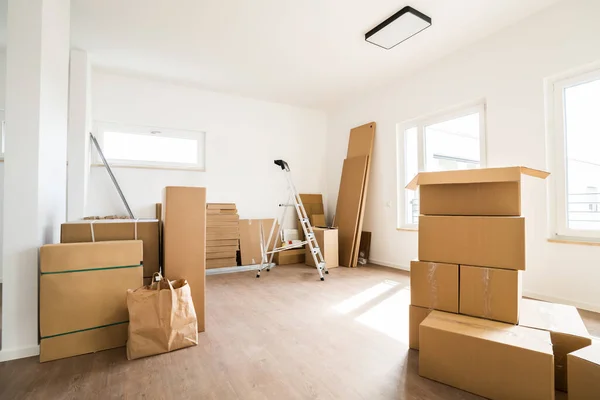 Empty Room Moving Boxes Cartons — Stock Photo, Image