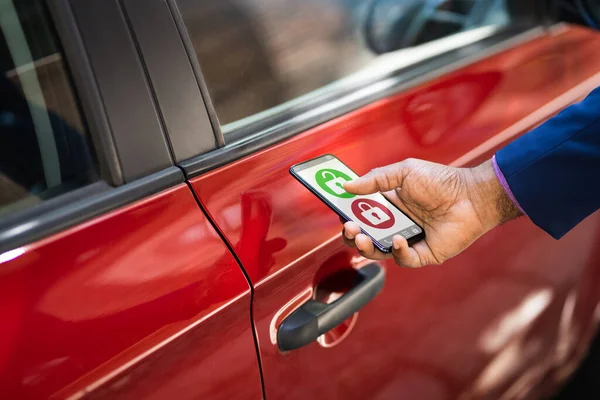 African Man Unlocking Car Using Smartphone App — Stock Photo, Image