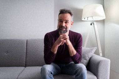 Video Konferansında Evde Erkek Portresi