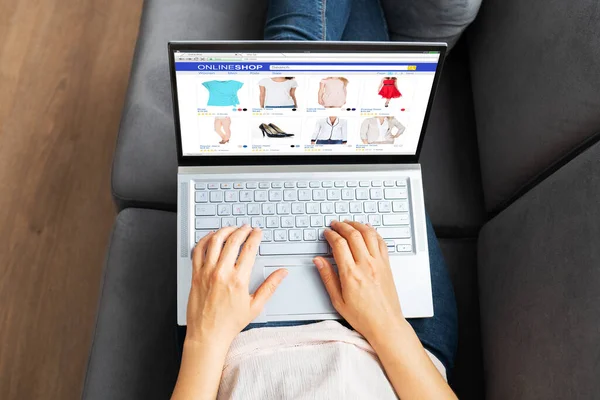 Woman Online Ecommerce Shopping Using Laptop Sofa — Stock Photo, Image