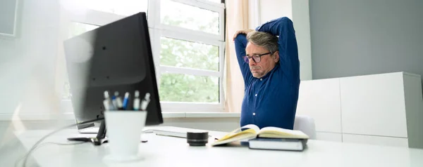Uitrekken Oefening Office Desk Werkstressbreuk — Stockfoto