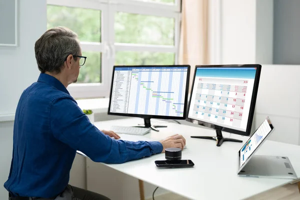 Datorskärm Gantt Lista Schema Kontorsarbete — Stockfoto