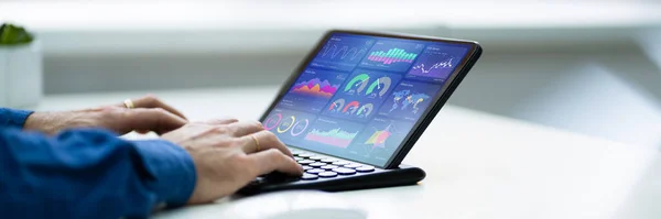 Kpi Analytics Dashboard Mit Grafiken Auf Dem Bildschirm — Stockfoto