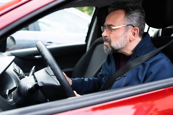 Elder Motorista Carro Masculino Assento Dianteiro — Fotografia de Stock