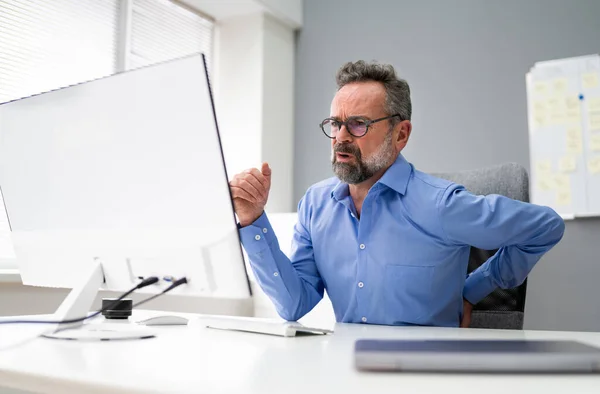 Ryggsmärta Vid Datorn Kontoret Dålig Hållning — Stockfoto