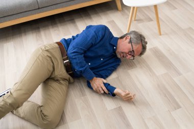 Yaşlı Düşmüş Adam. Yaşlı Kayması ve Düşüşü