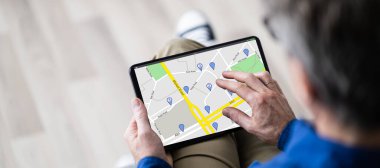 Tabletteki GPS Konum Haritasına Bakılıyor