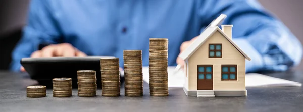 Preço Imóveis Moedas Dinheiro Imposto Casa — Fotografia de Stock
