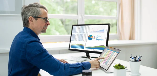 Analyst Employee Using Spreadsheet Software Computer Screen — 스톡 사진