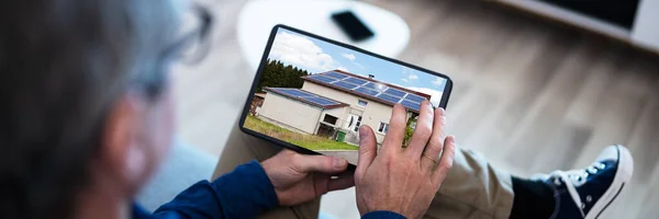 Online Vastgoed Huis Zoeken Tablet Computer — Stockfoto