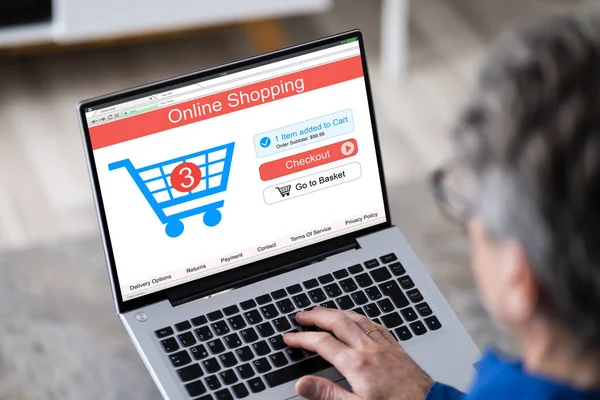 Yaşlı Adam Teknoloji Nternetten Alışveriş Yapıyor Ticaret Dükkanı — Stok fotoğraf