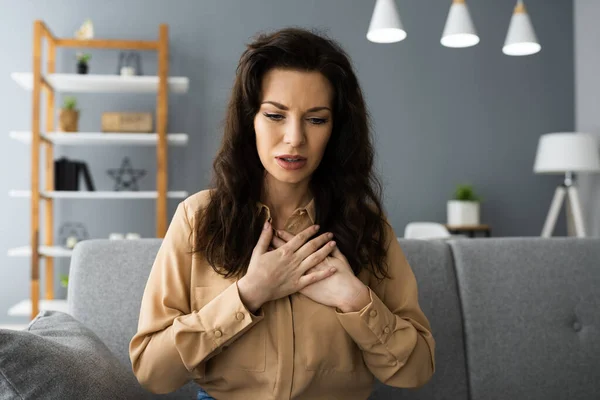 Sick Woman Chest Pain Video Conference — Stock Photo, Image