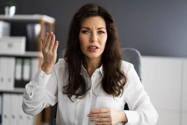 Posto Lavoro Quarrel Arrabbiato Cercando Donna Video Conferenza — Foto Stock