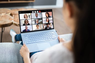 Çevrimiçi Video Konferansı Webinar Görüşme Çağrısı Bilgisayarda