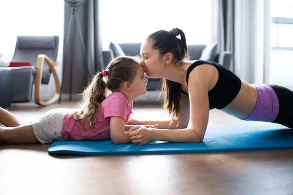 Exercice Conditionnement Physique Familial Happy Fit Yoga Maison — Photo